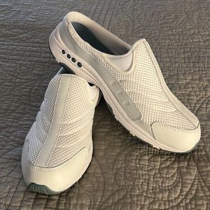 Easy spirit slip on sneakers, size 7 medium